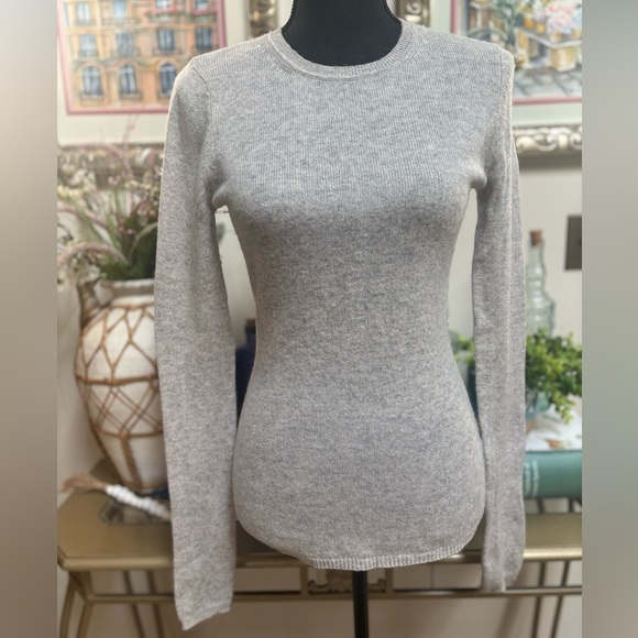 ELLEN TRACY 100% CASHMERE LIGHT GRAY CLASSIC LONG SLEEVE CREW NECK SWEATER SZ S - Picture 8 of 8